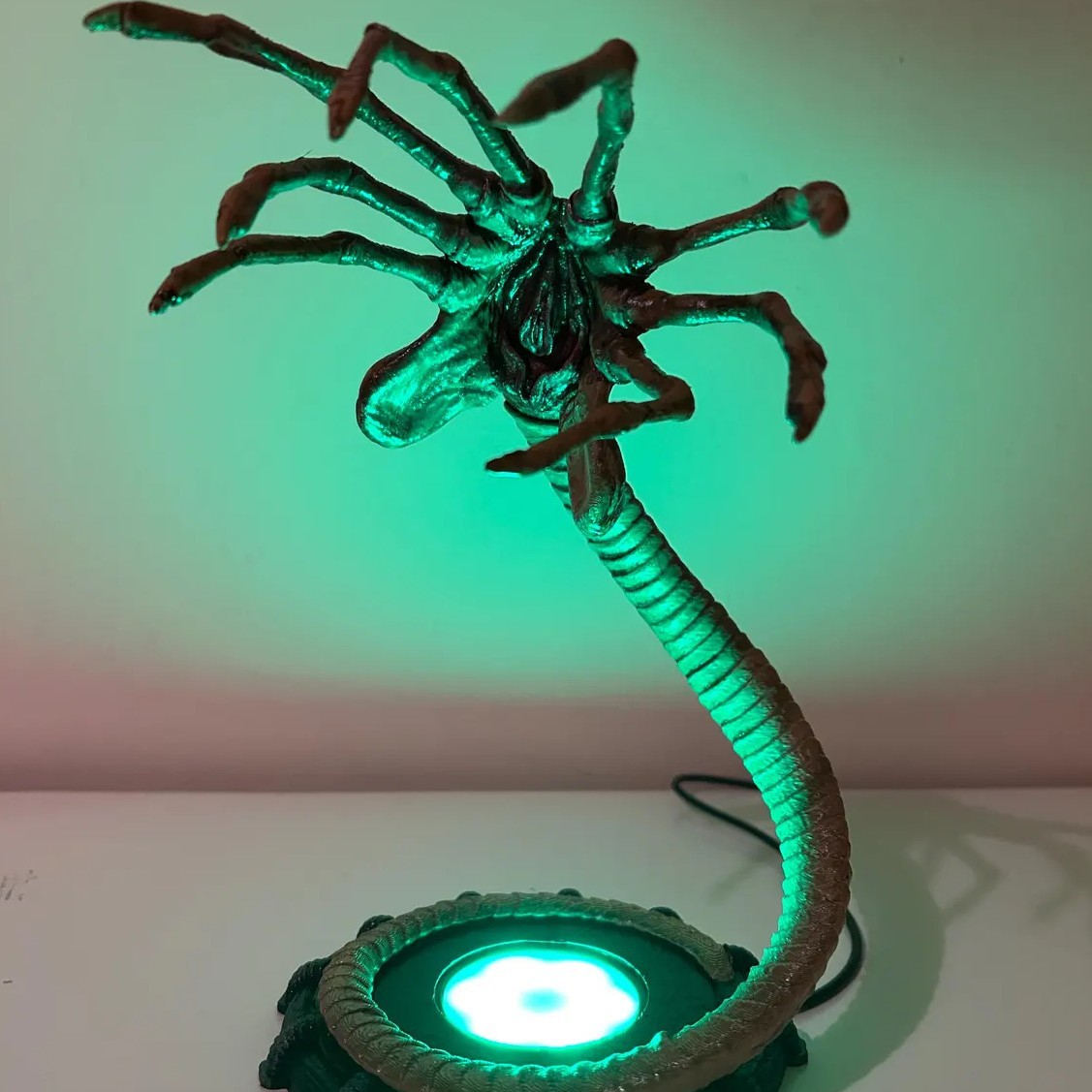 Lampe Alien Facehugger, veille - Lighting Decor For Home avis et prix