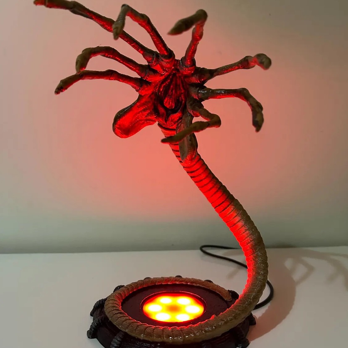 Lampe Alien Facehugger, veille - Lighting Decor For Home avis et prix